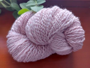 Něžná,starorůžová - ručně předená - 130 g/214 m