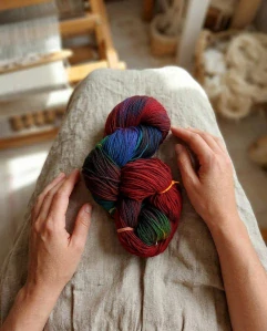 V hlubokých tónech - ručně barvené merino SW